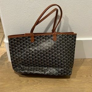 St. Louis tote
